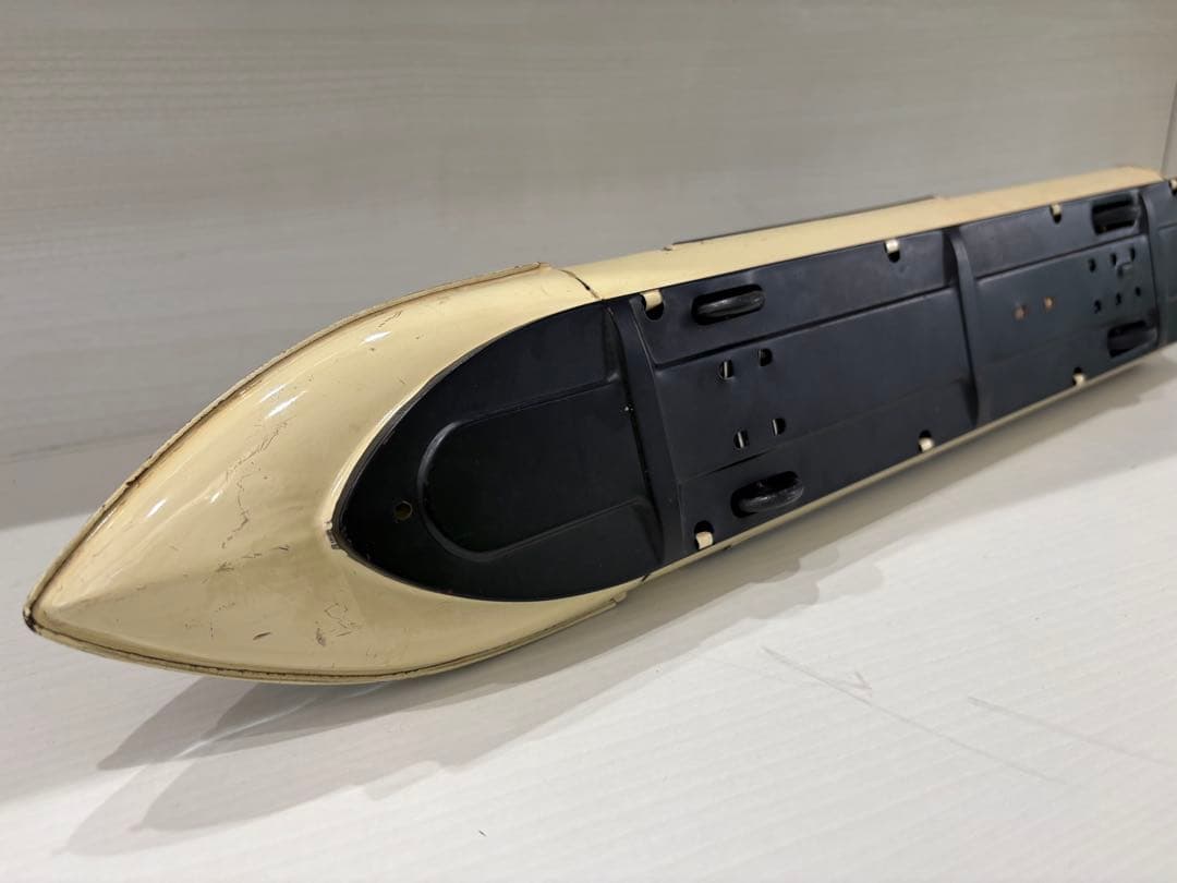 レトロな28000リニアモーターカー 日本製 クリーム色