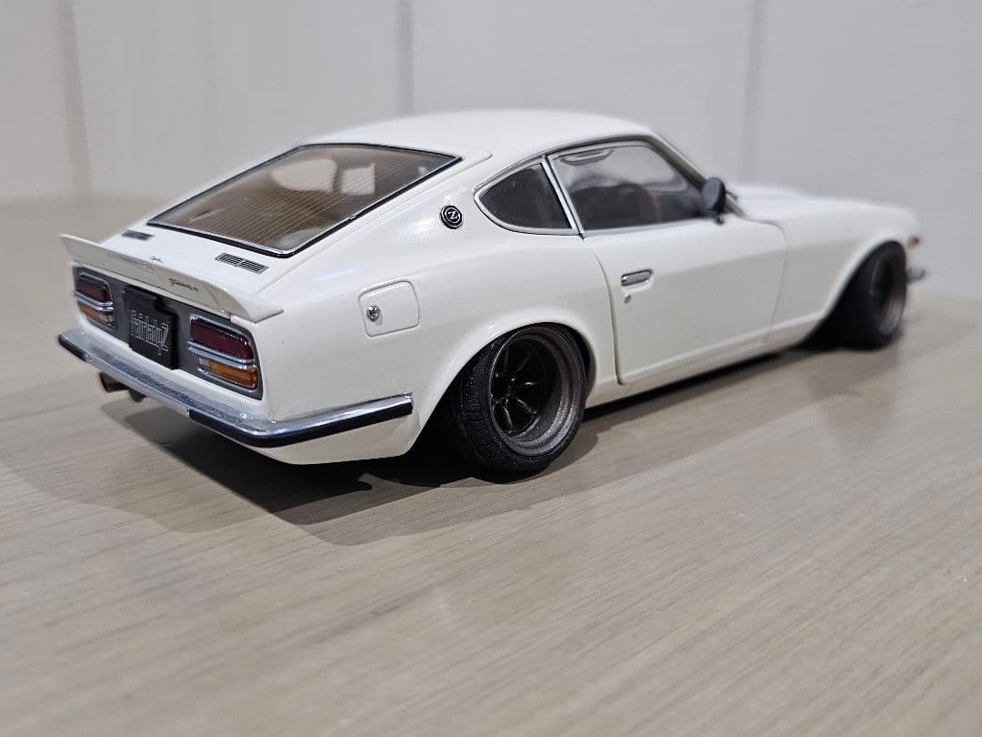 京商　1/18　日産　フェアレディZ　(S30)　Street・Sports