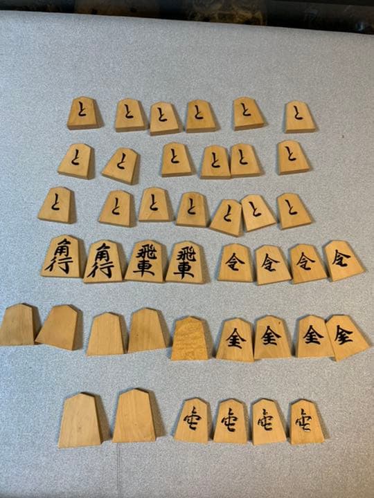 ▲松岳作錦旗島黄楊孔雀杢盛上将棋駒▲桐製平箱付　骨董品　希少品