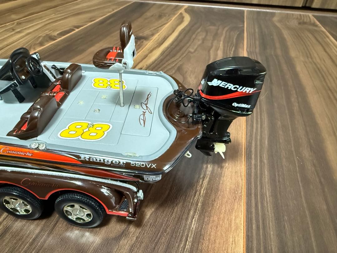 CASTAWAY 1/24スケール バスボート　ダイキャストモデル