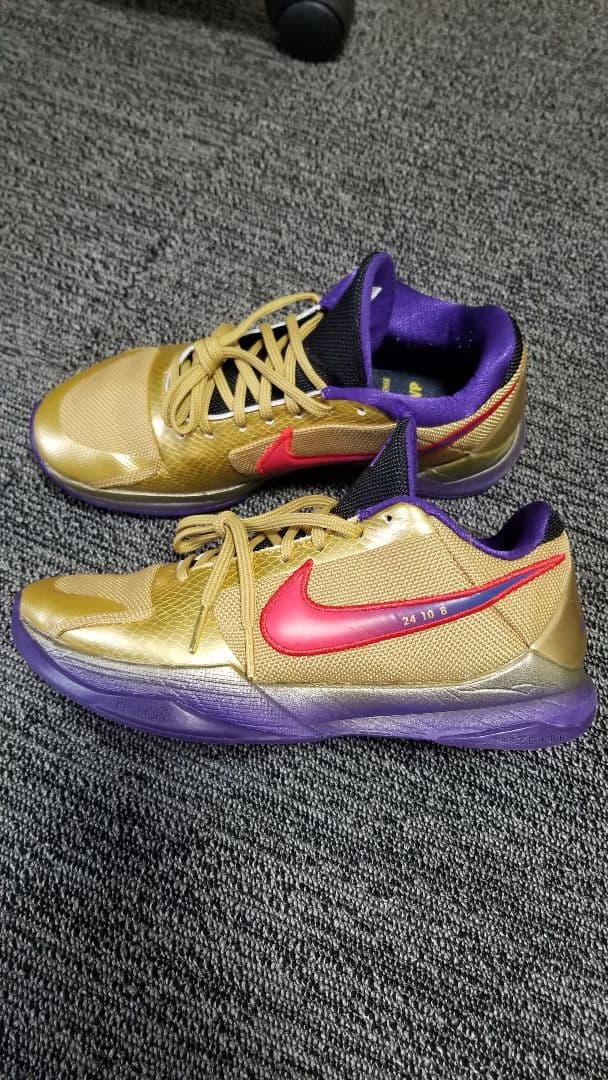 シューズ(男性用) Kobe5 UNDEFEATED