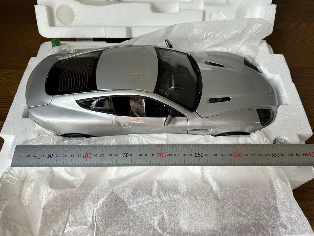 京商 Aston Martin V12 Vanquish 1/12　未使用品