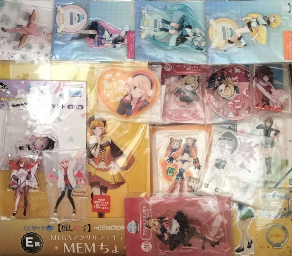 大量 まとめ売り 美少女 紙類 ポストカード ぬいぐるみ アクリルスタンド