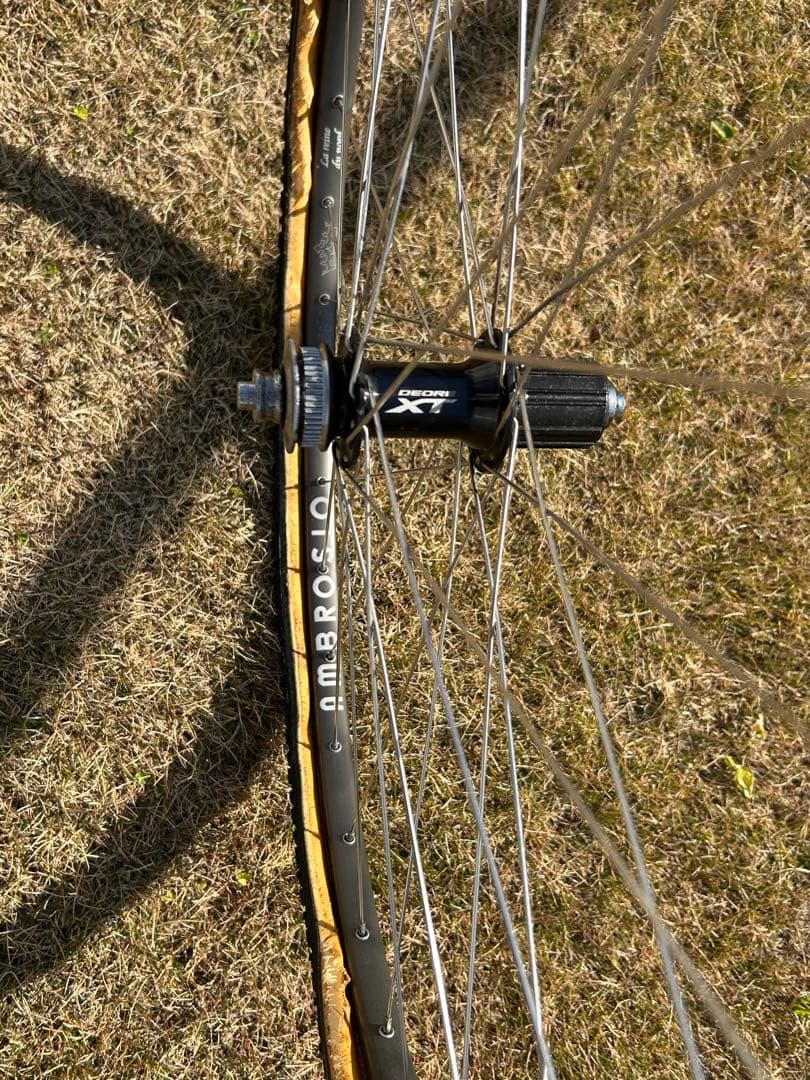 シクロ　AMBROSIO ネメシス チューブラー ディスク仕様　ハブXT