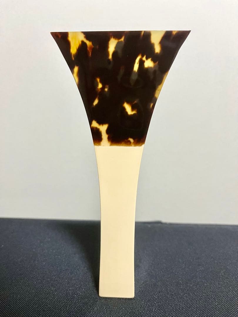 津軽三味線 段違い二本溝 トチ有 本鼈甲撥 軽量ハードケース付き 皮破れ無し