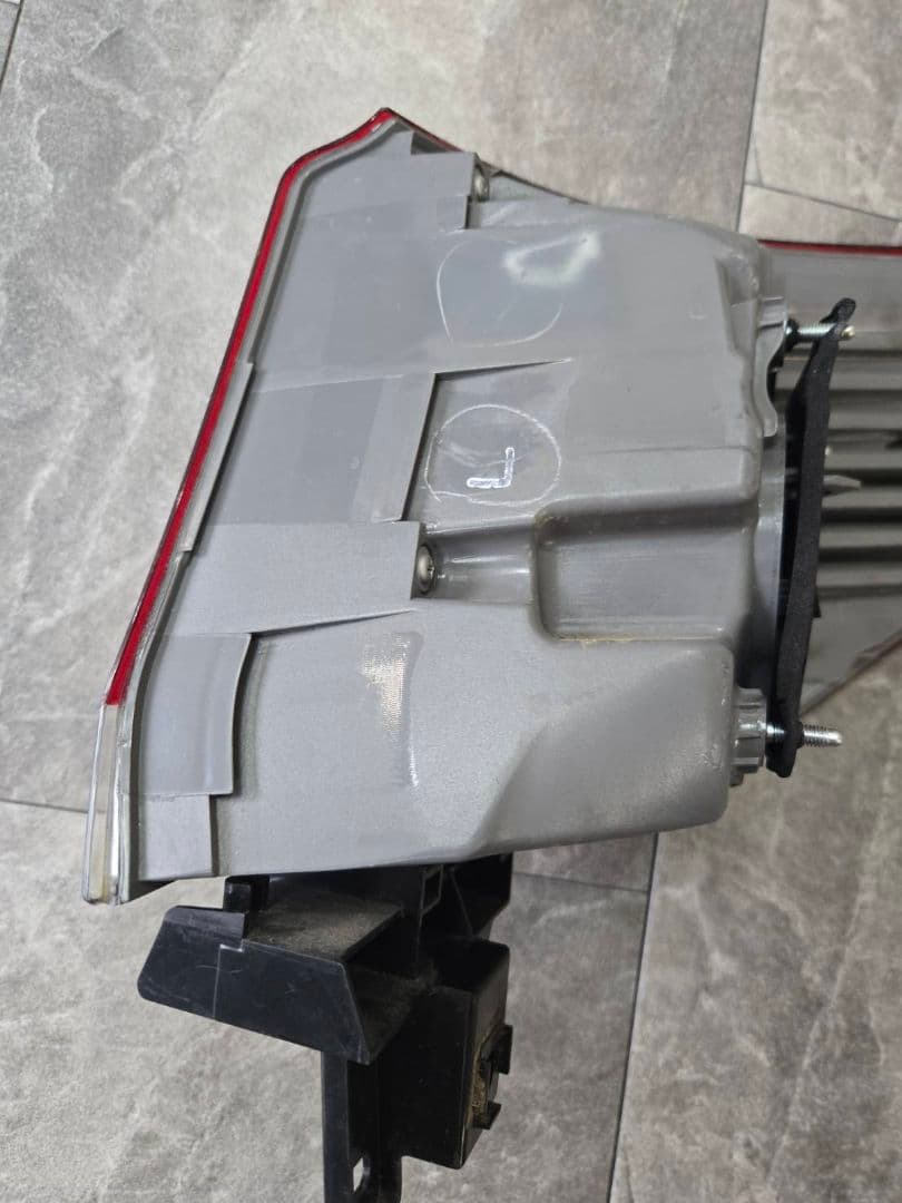 210系　トヨタ　クラウン　アスリート　テールランプ