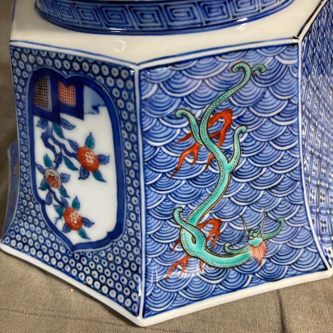 【柿右衛門】人間国宝　名窯　十三代酒井田柿右衛門作　染錦地紋割龍鳳凰文　八角鉢