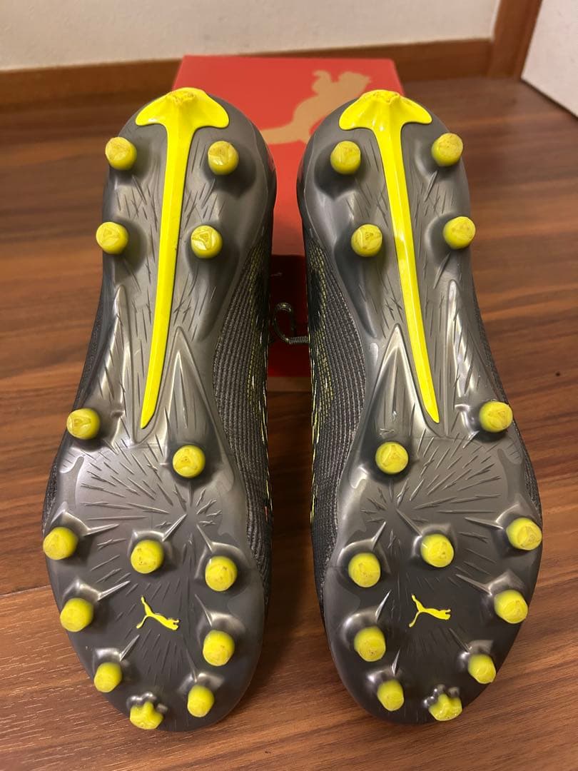 PUMA ウルトラ5アルティメット AG 25.0㎝