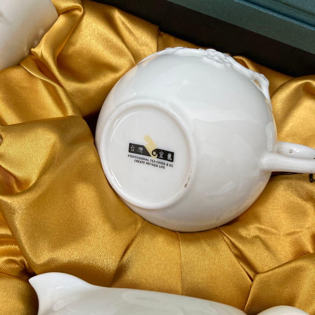 乳白磁雪梅枝脚付き　飲杯セット　台湾　宜龍　EILONG　イーロン