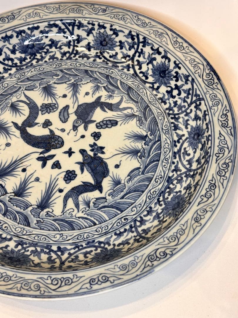 大明宣徳年製 底款 大皿 染付 花卉文 魚文 古董品 古い陶磁 皿