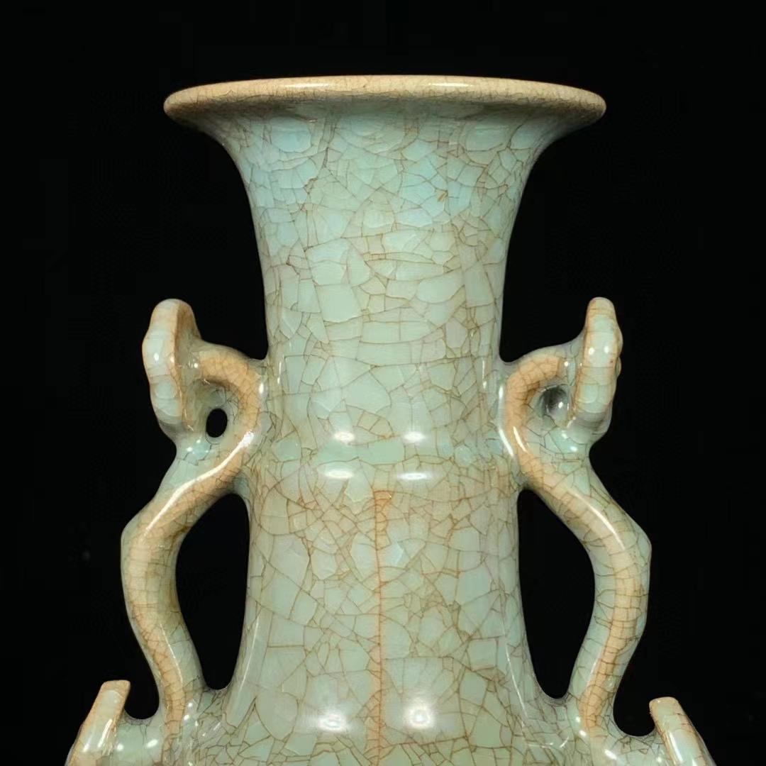 中国古美術・旧蔵の磁器・如意両耳瓶・14x22cm・置物・書道・茶道具・文房具