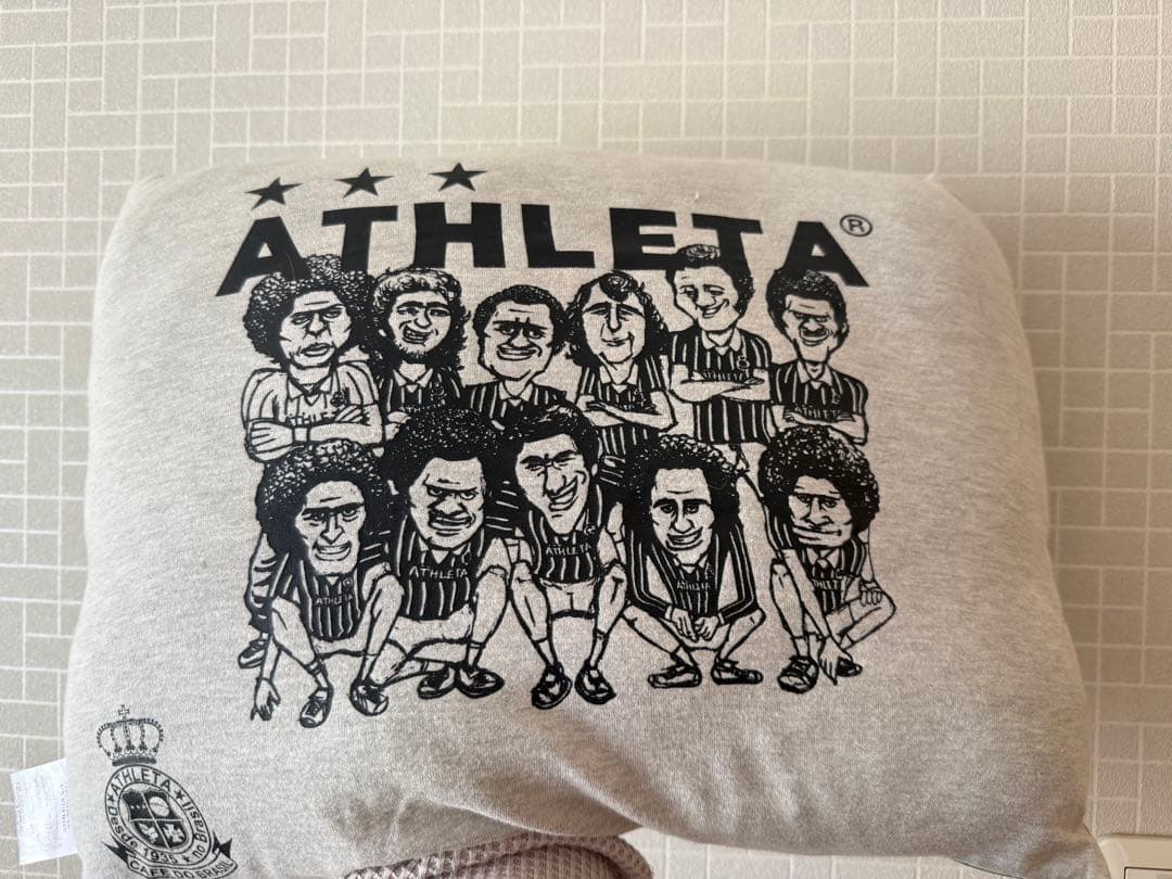 ATHLETA クッション 緑色 キャラクターイラスト