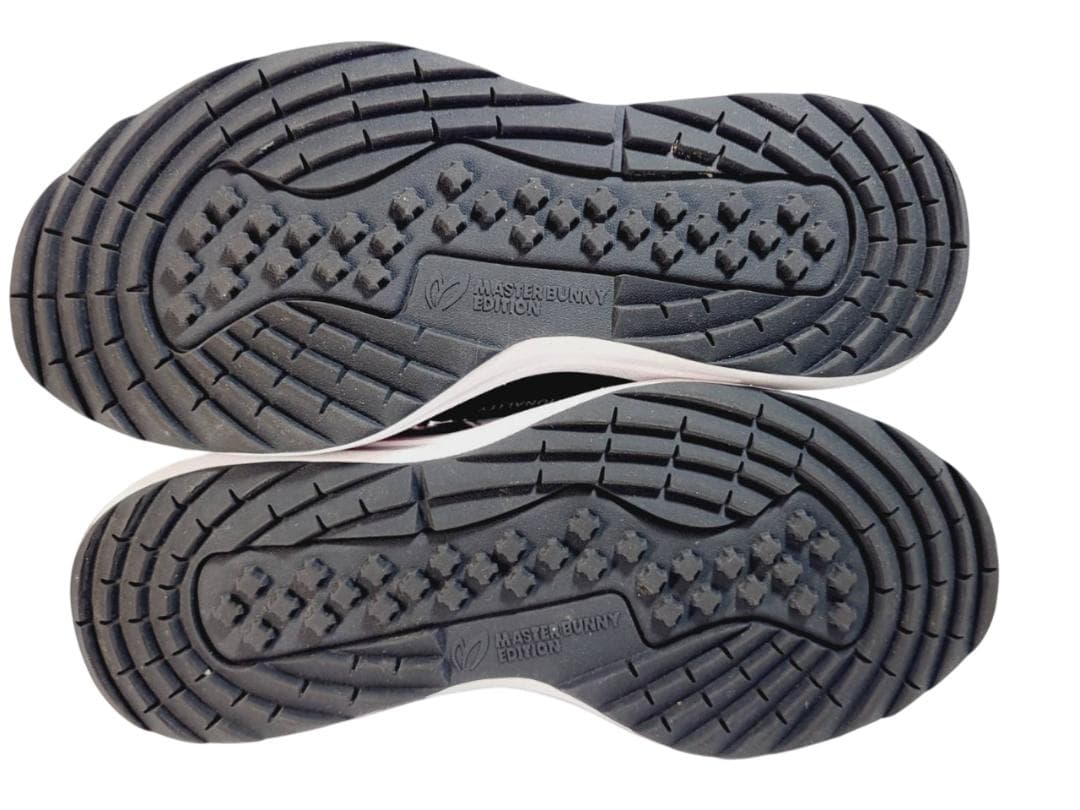 マスターバニーエディション ベロア×メッシュ スパイクレス ゴルフシューズ