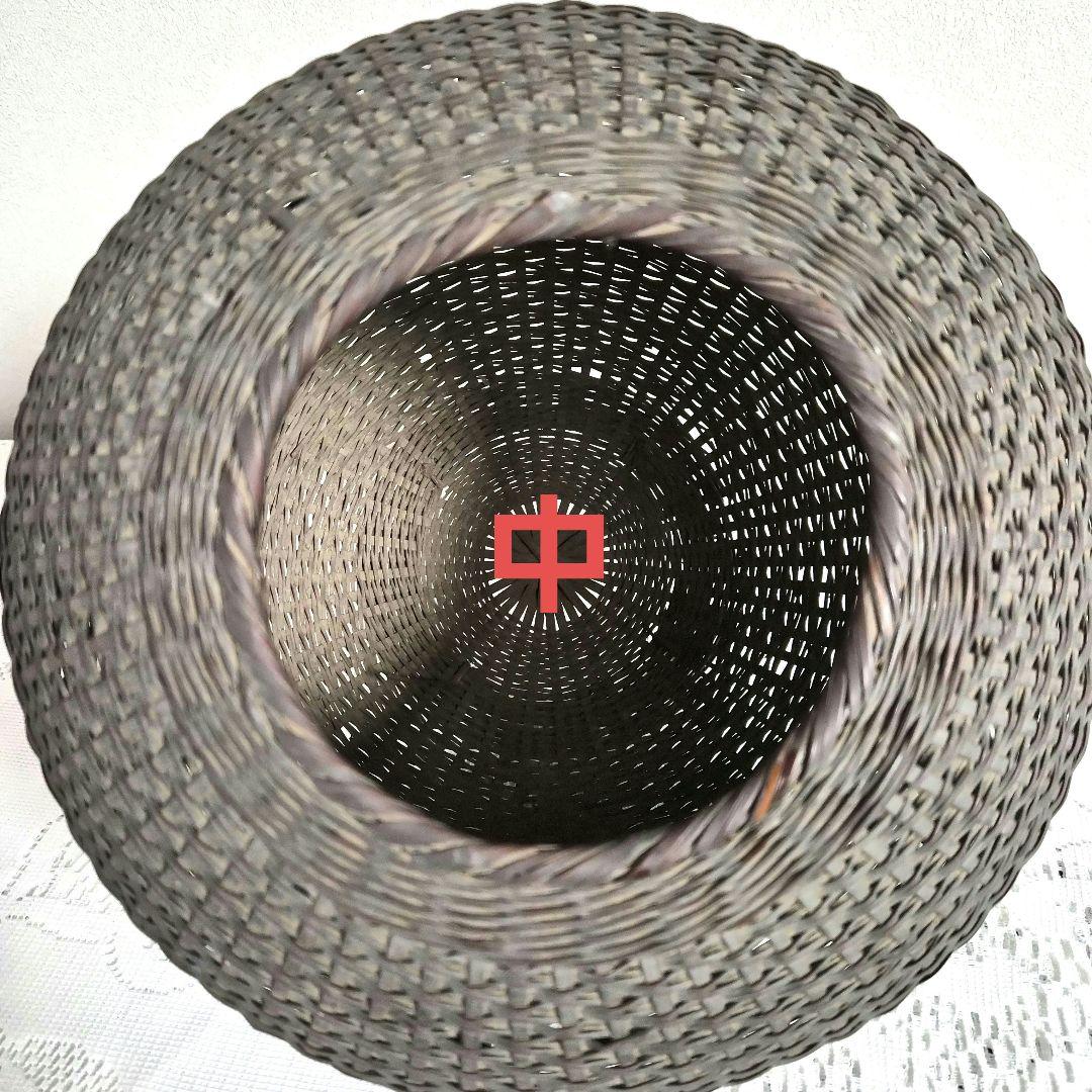 竹の編み込み花入れ