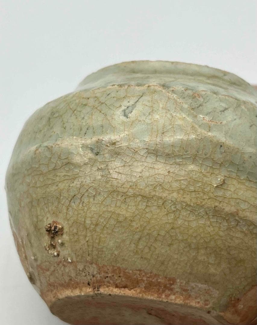 宋時代 青磁 越州窯　刻花卉文共蓋壺　蓋付き、 刻蓮花朱泥盒 香盒(F-86)