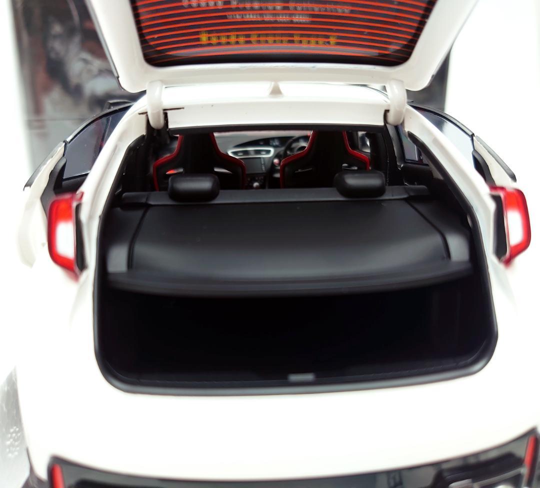 《未使用》1/18　EBBRO　ホンダ　シビック　タイプ　R　2015　白　模型