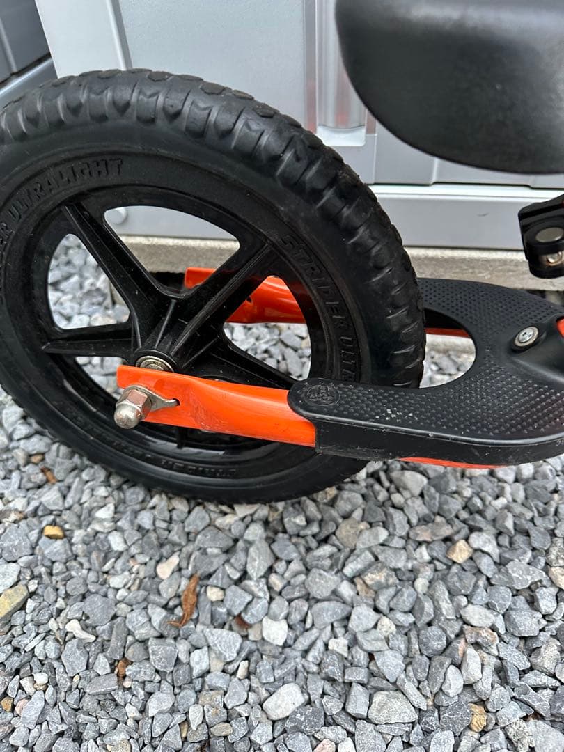 ストライダー　オレンジ　スポーツ　12インチ　スタンド付き