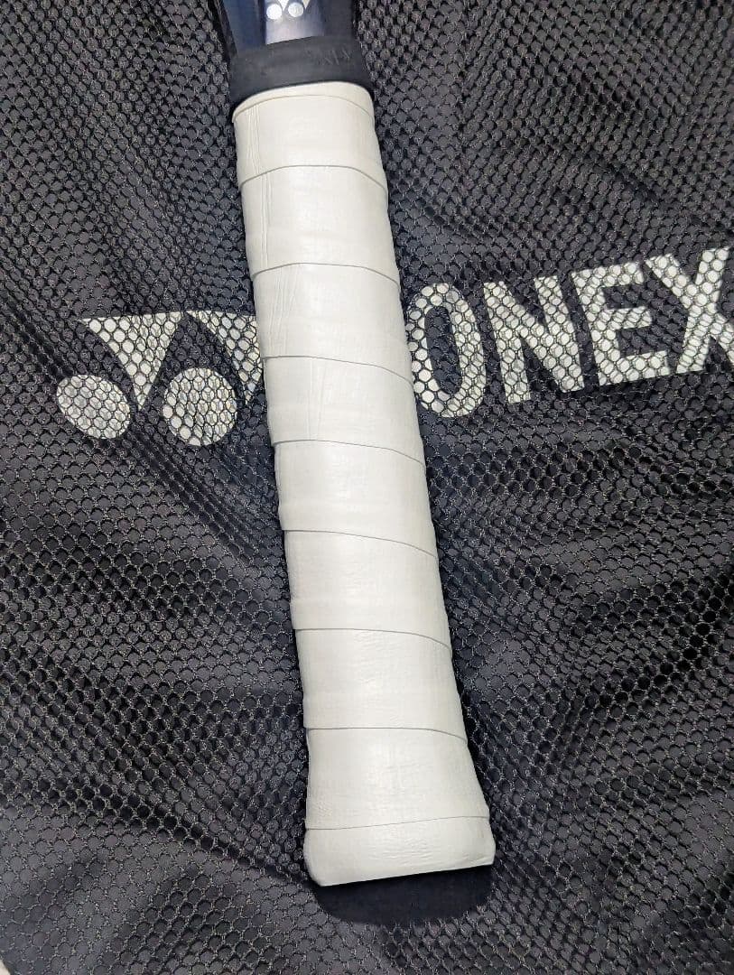 YONEX EZONE 100 テニスラケット　300g