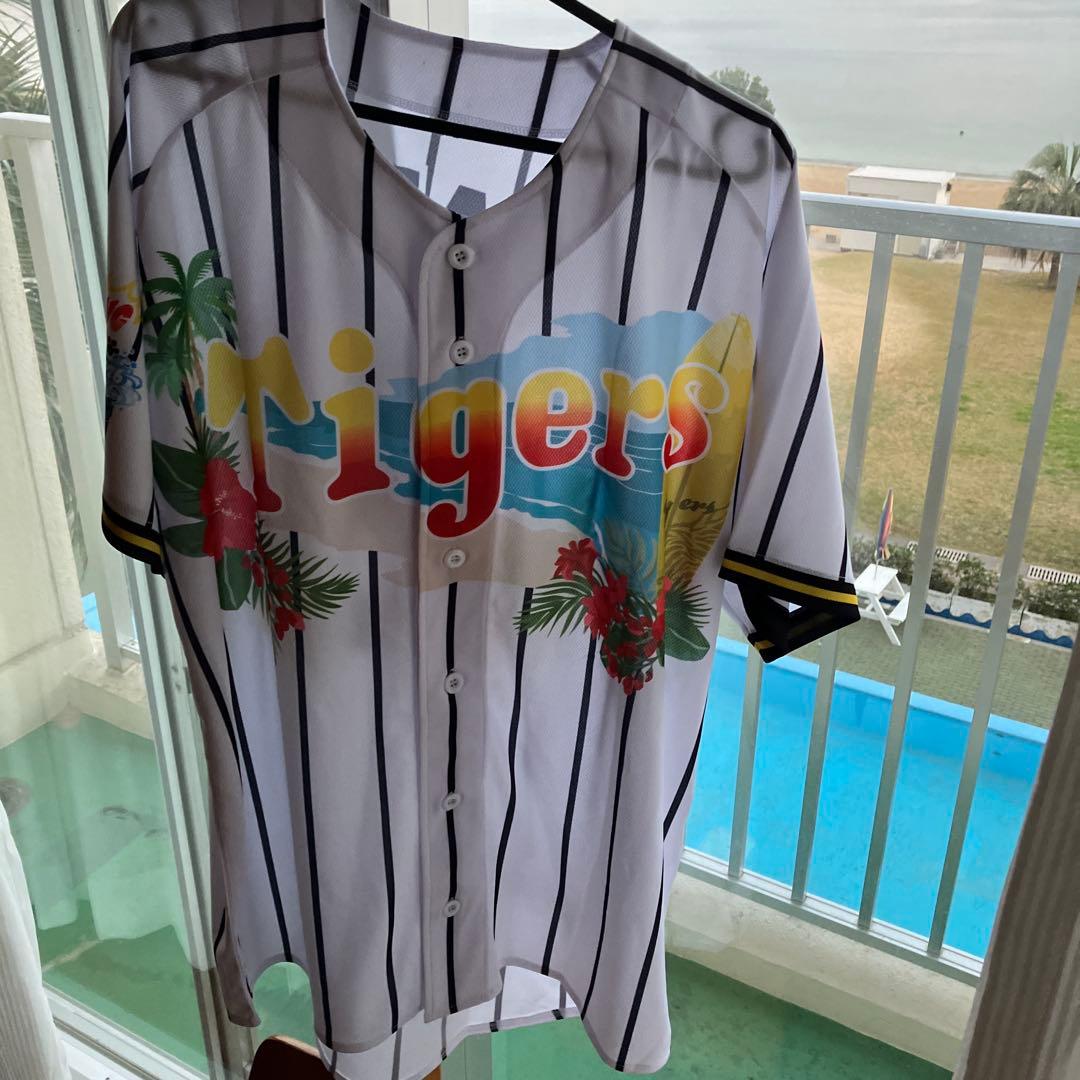 阪神タイガース宜野座キャンプ限定ベースボールシャツ佐藤輝明背番号8フリーサイズ
