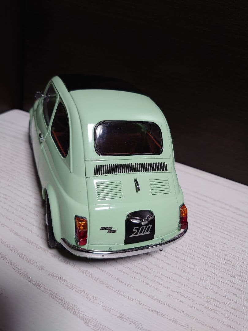 KK-Scale 1/12 フィアット 500 ダイキャスト フィギュア