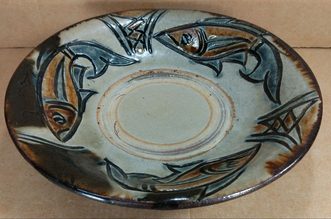 【本物保証】金城次郎 壷屋焼 魚紋皿 共箱 栞 人間国宝 壺屋焼 希少作品