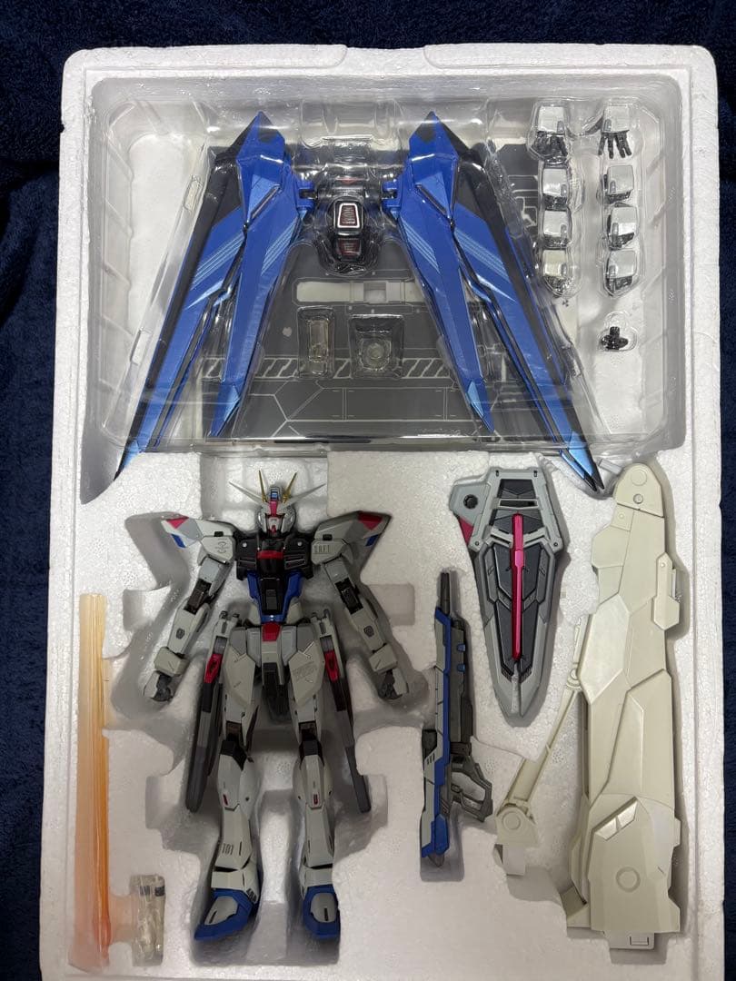 L BUILD メタルビルド　フリーダムガンダム　中古品