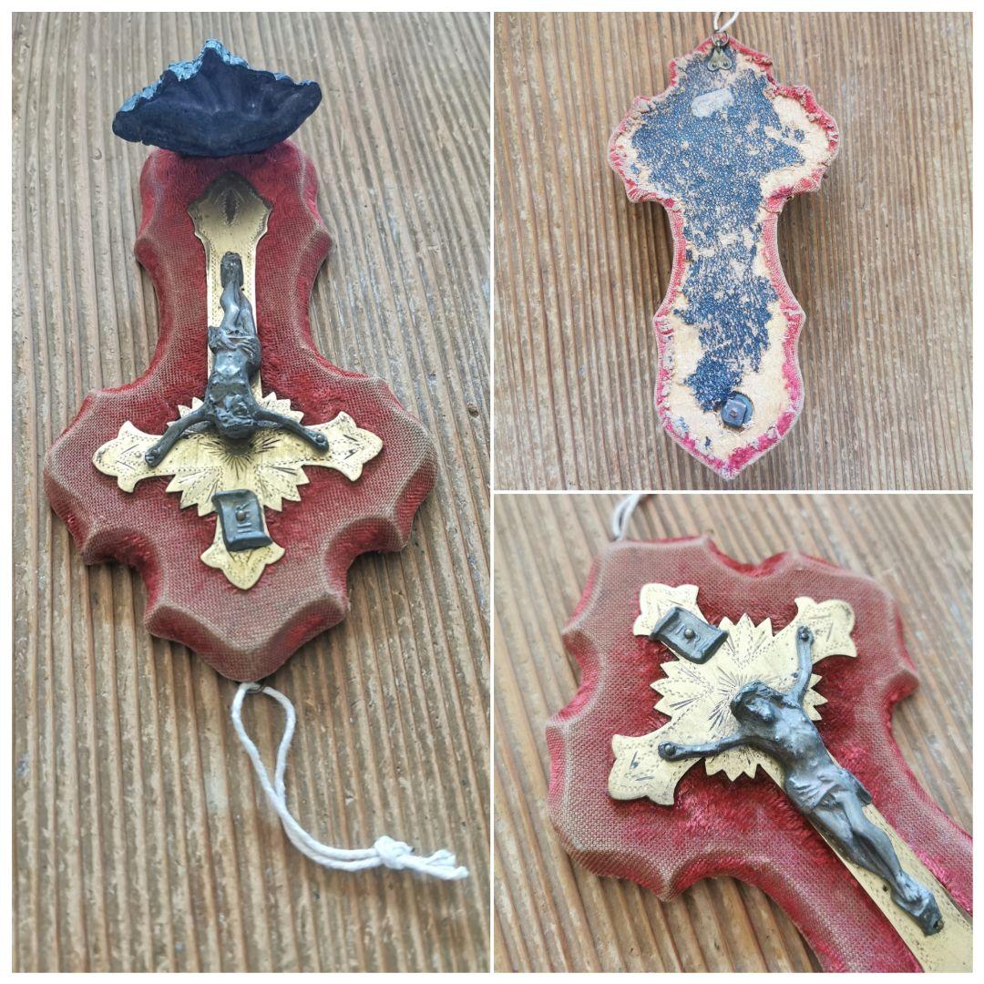 アンティークフランス 布帛と真鍮十字架 ブロンズ色のイエス シェル型聖水入れ