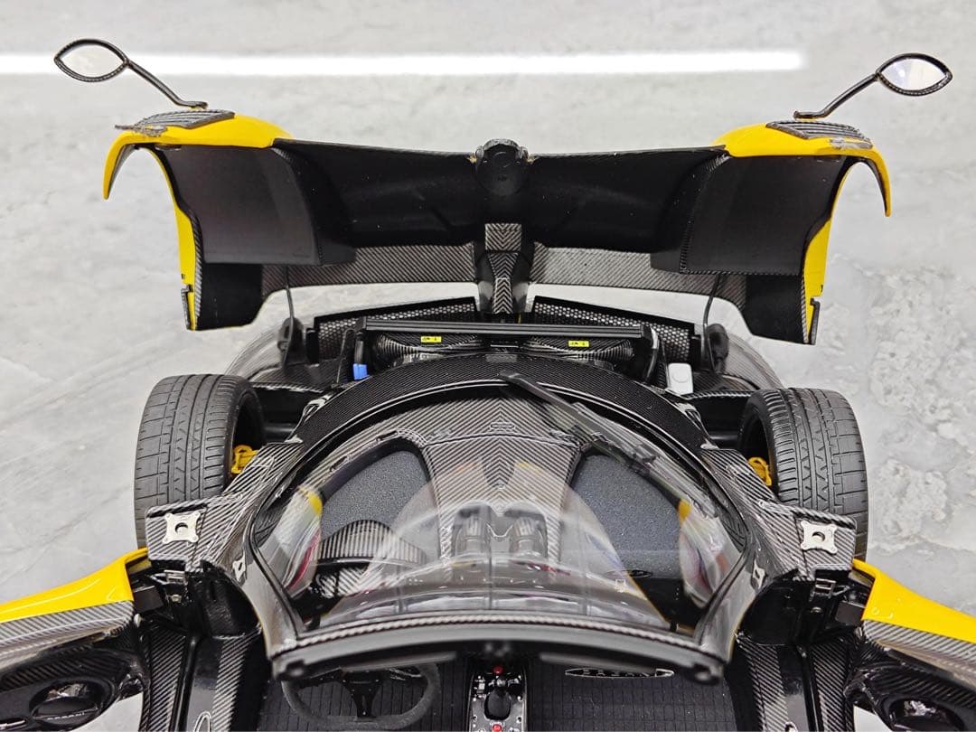 新発売 ！全開閉！Almost Real 1/18 パガーニ ゾンダ ミニカー