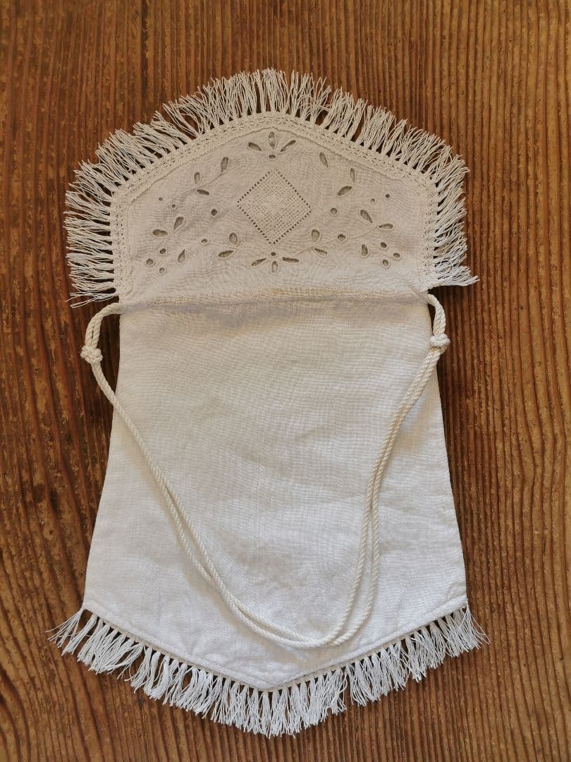 アンティーク 初聖体式 美しいアイレット白糸花刺繍 フリンジ付オモニエールバッグ