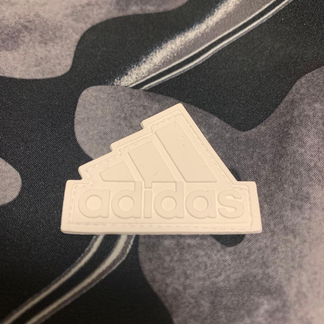 アディダス　サイズL 上下セット　ウインドブレーカー　マーブル柄