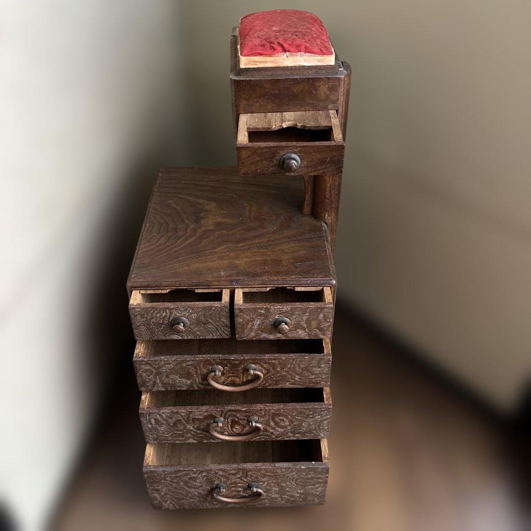 やぐら付き裁縫箱　上段は引き出しのカバー付き