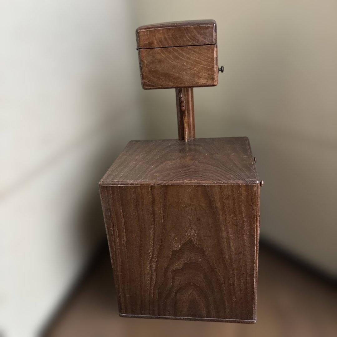 やぐら付き裁縫箱　上段は引き出しのカバー付き