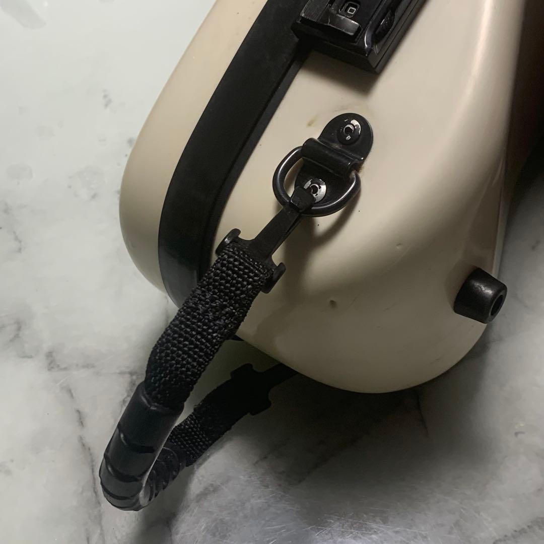 激安■bam ホワイト系 バイオリンケース半月型4/4　ロック機能付き■傷あり