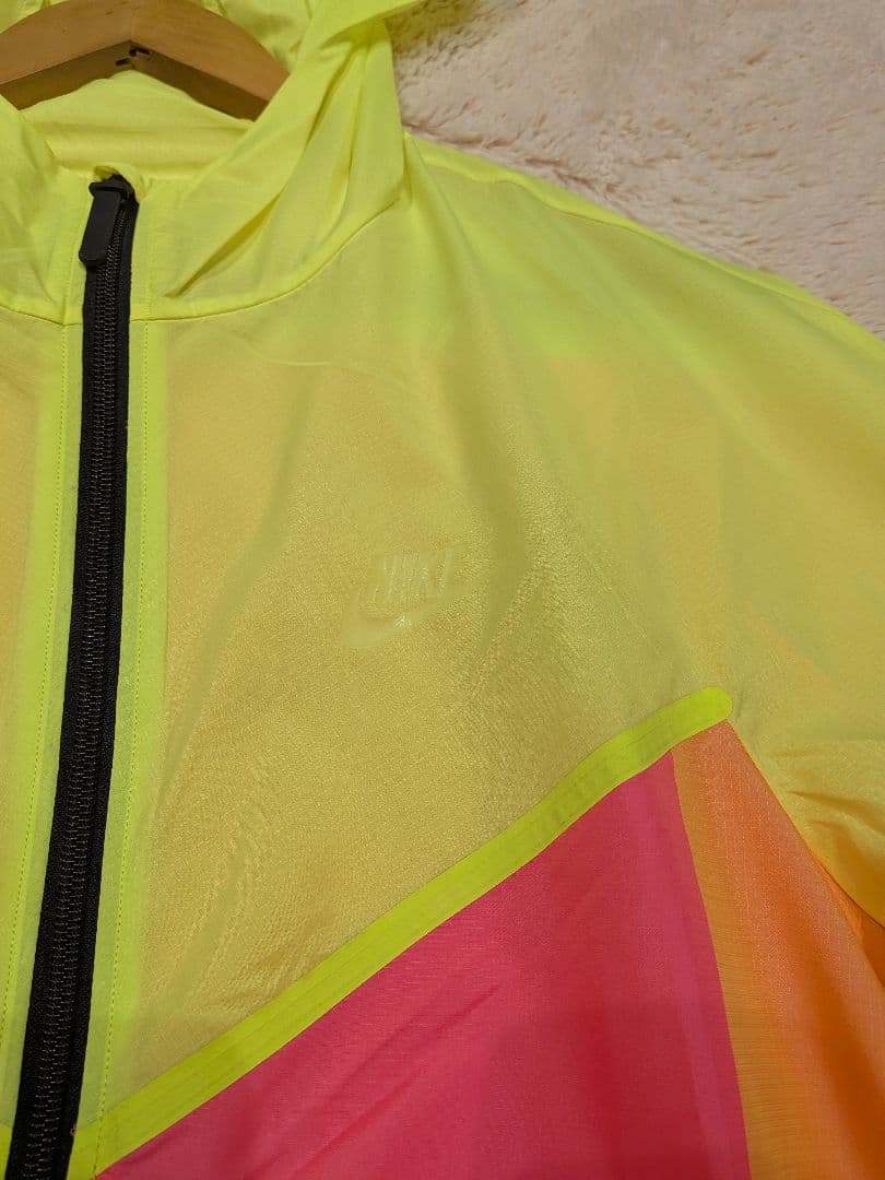 ☆美品☆NIKE ウインドランナー S 定価3万8500円 826834-639