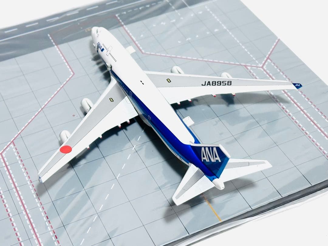 全日空商事 1/400 B747-400 エプロンジオラマNHG40072