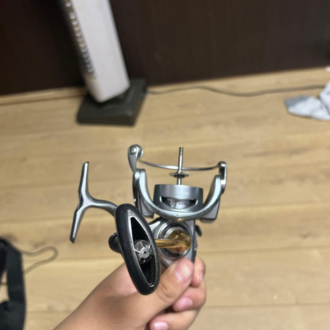 スピニングリール シルバー 金属製 右手用