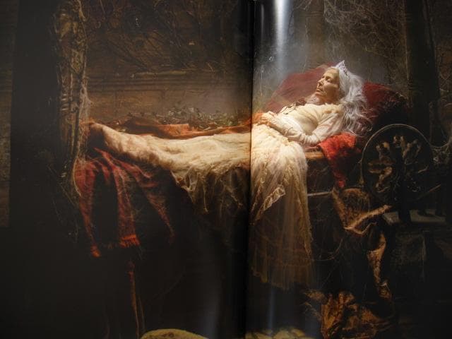 REVUE Eugenio Recuenco エウへニオ・レクエンコ