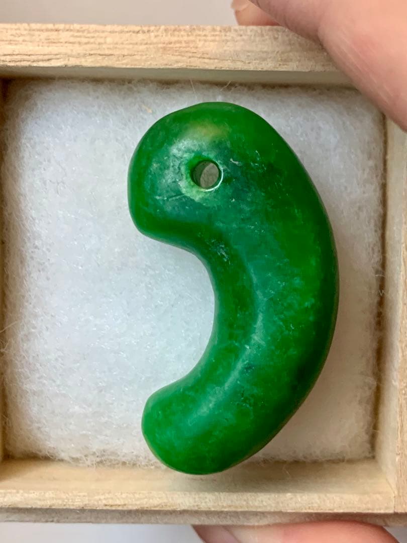 古墳期　出土　糸魚川超ろんかん翡翠勾玉　縄文　弥生　石器　大珠　根付　土器　化石