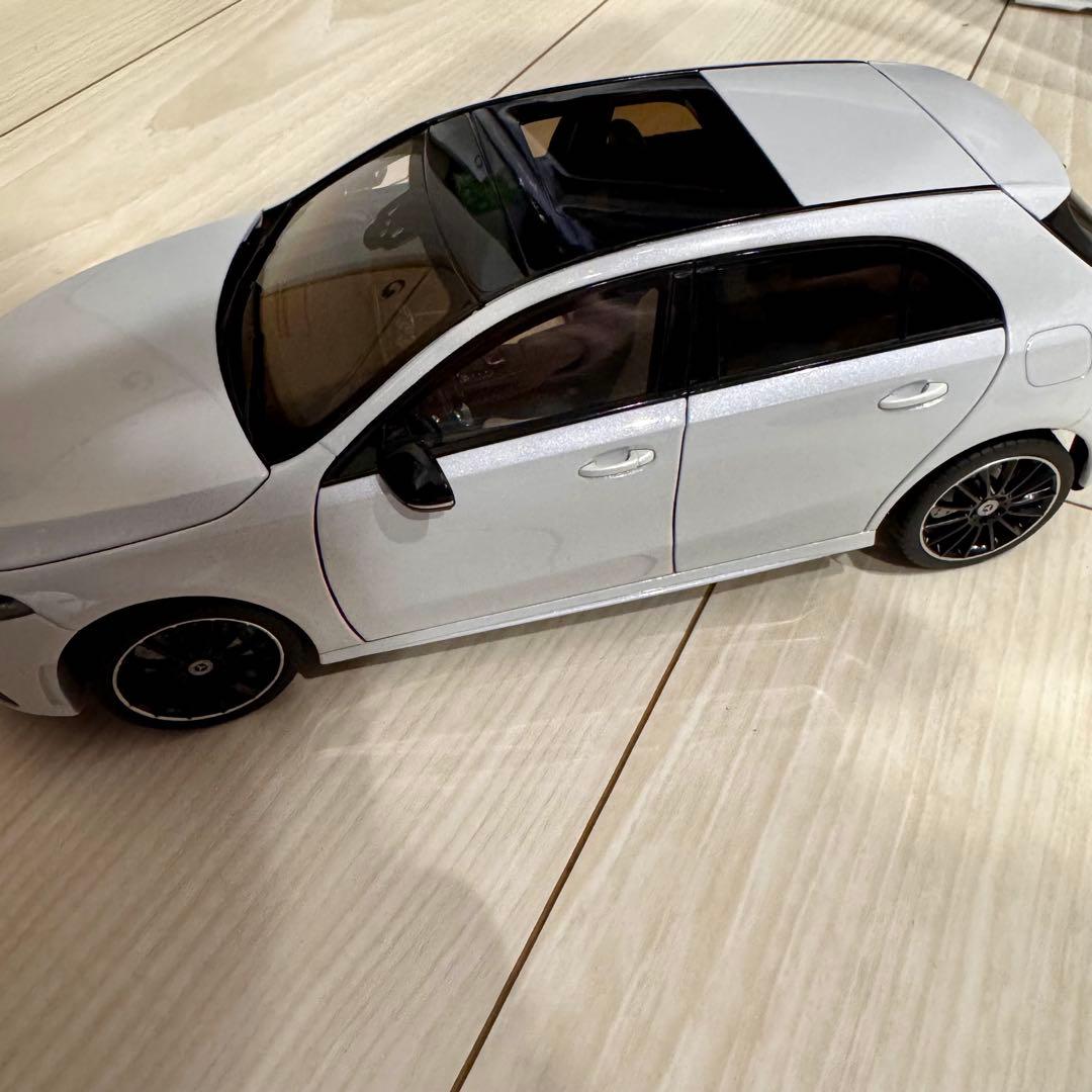 ノレブ 1/18 メルセデス Aクラス W177 純正特注 デジタル白