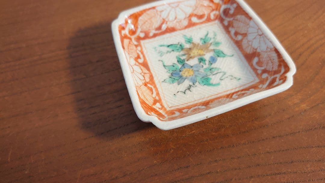 古九谷　古伊万里　赤絵　陽刻文　華の図　飯田屋　宮本屋窯　越中丸山焼　１客