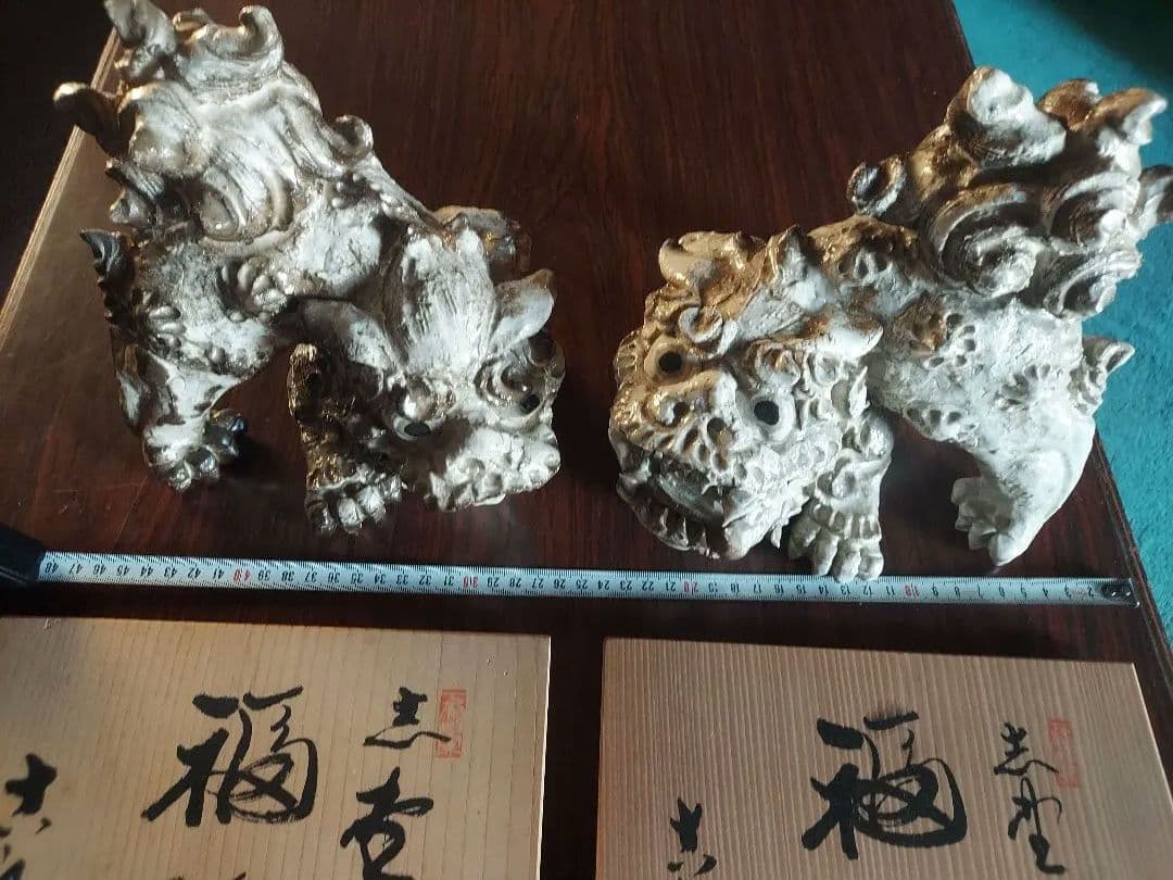 陶器 獅子像 金色と白色の工芸品