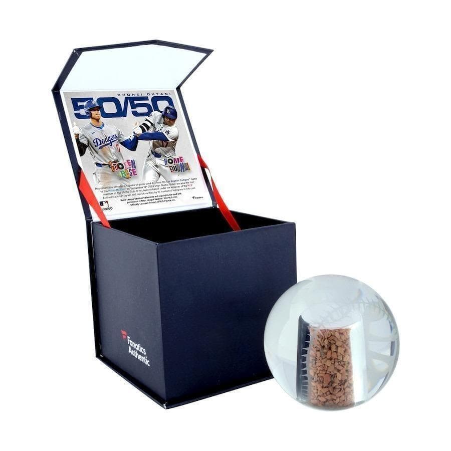 大谷翔平 50-50記念 クリスタル 野球ボール ゲーム使用済みの土付き 102