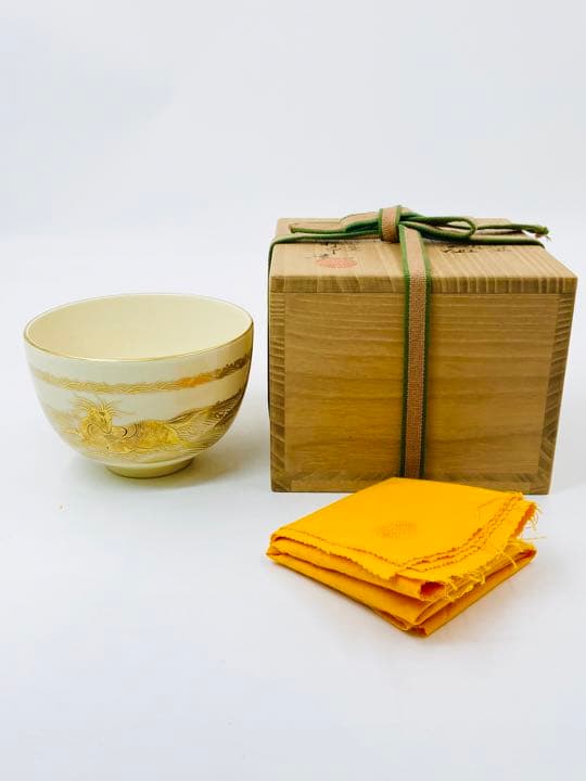 【杉田祥平】色絵金銀彩海馬画茶碗　桐共箱 共布 底部在銘　茶道具