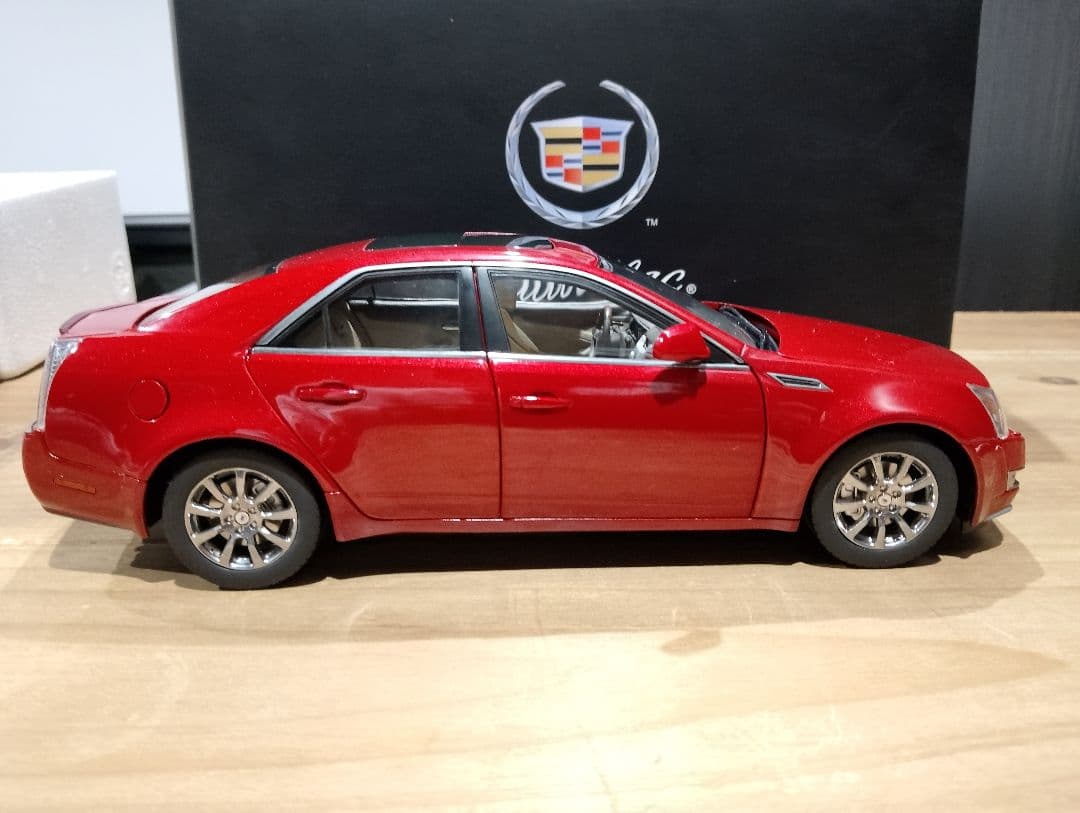 1/18 キャデラック　CTS　セダン　ディーラー品　ミニカー　レッド