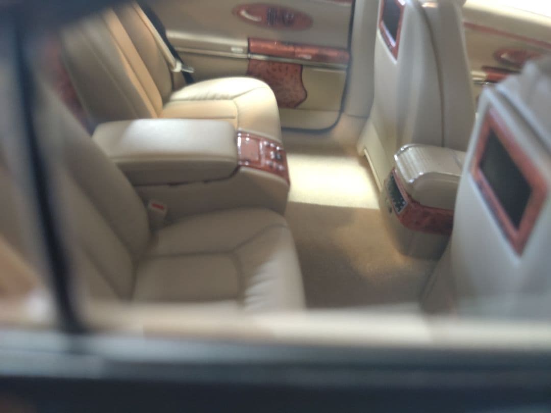 【新品・未使用】AUTOart MAYBACH 57 1/18スケール