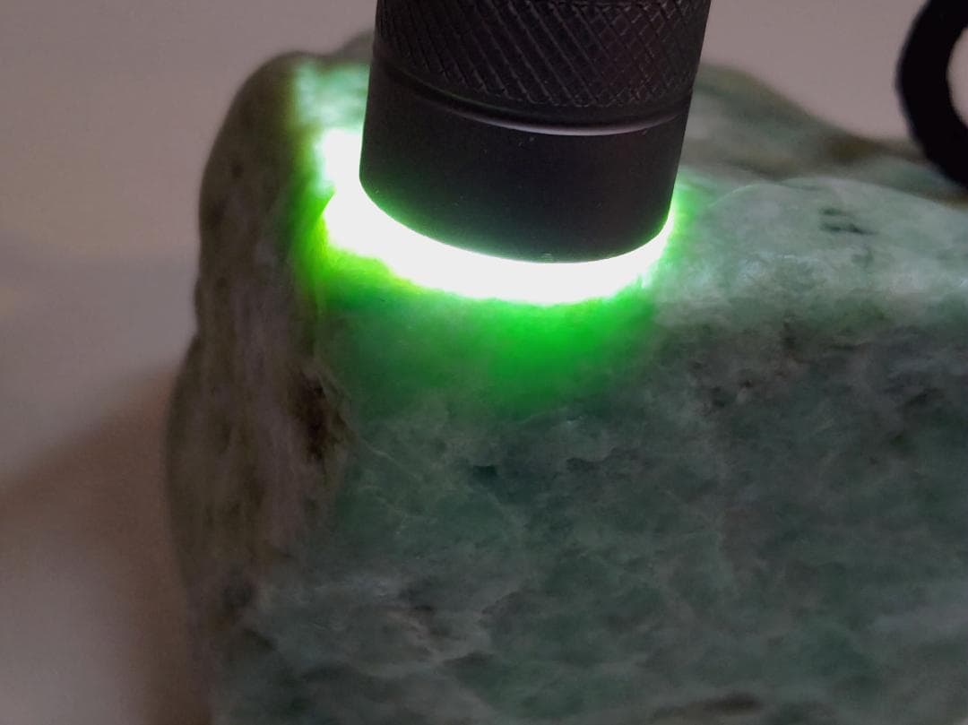 ミント 550g 翡翠 ヒスイ 原石 鑑賞石 自然石 誕生石 鉱物 鉱石 水石