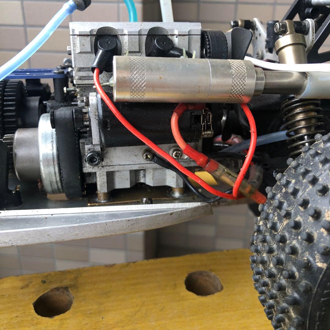 京商インファーノ　2気筒ニトロエンジン搭載