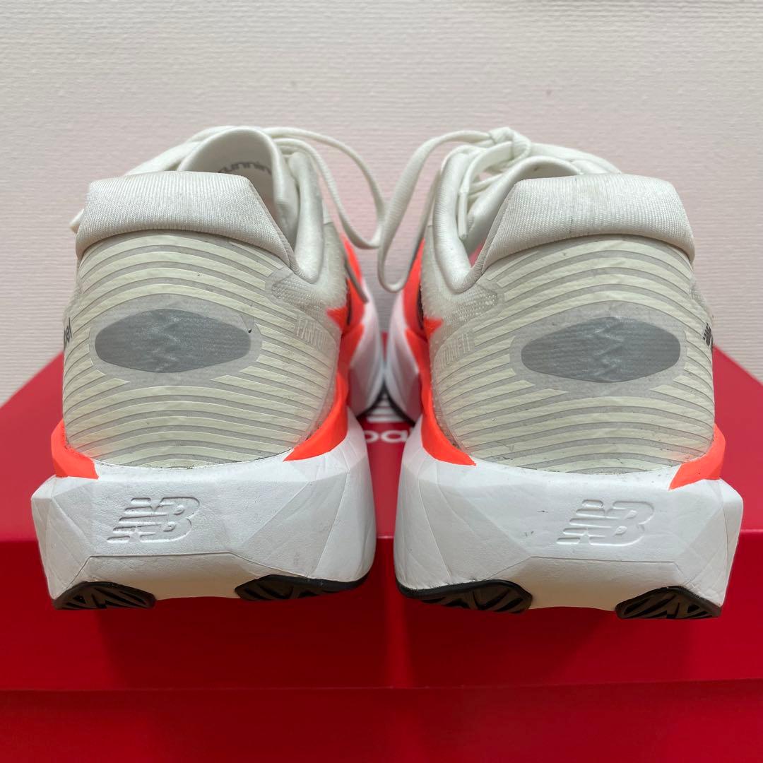 美品　ニューバランス　FuelCell Rebel V5 26センチ