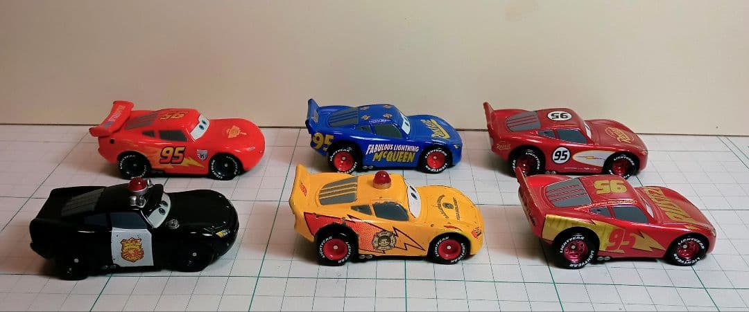 トミカディズニーカーズ28台