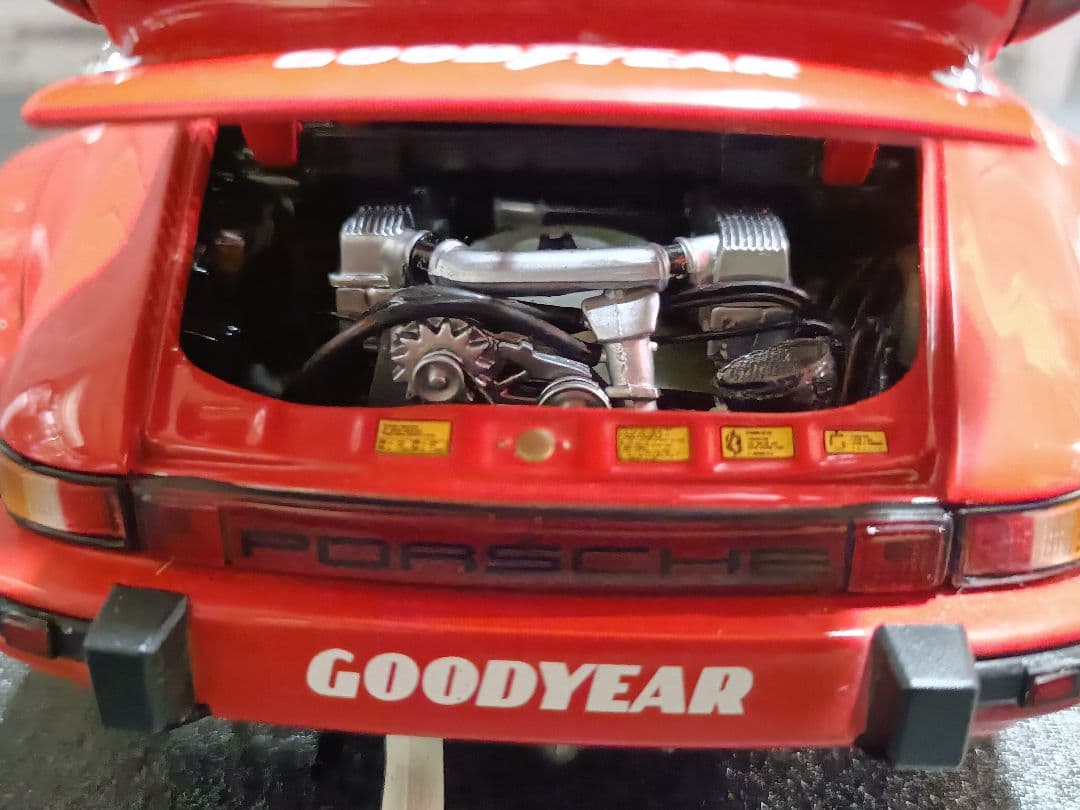 エグゾト 1/18 ポルシェ 934RSR #1 GTチャンピオン 1976